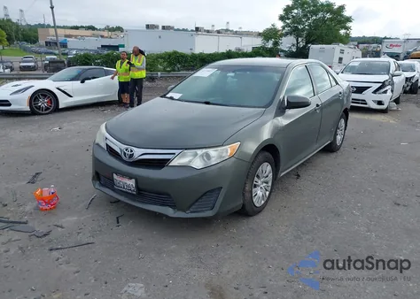 2014 Toyota Camry Le z USA, uszkodzony, nr VIN 4T4BF1FK7ER435735